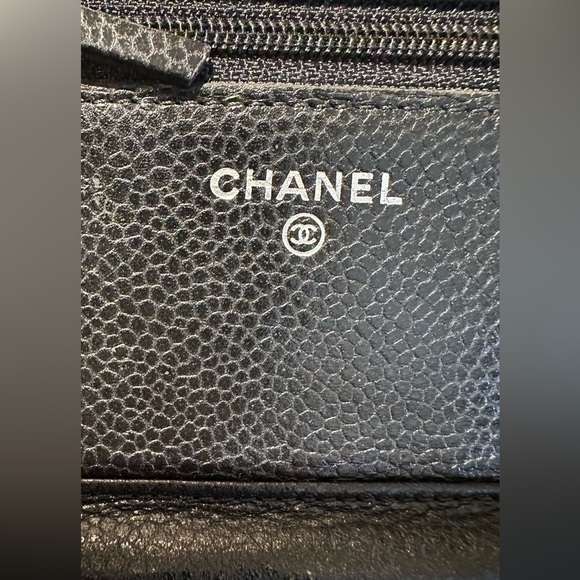 Chanel wallet on a chain - Picture 3 of 9